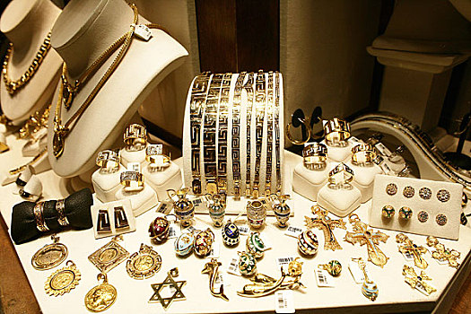 丹麥港口小鎮(zhèn)米澤爾法特的飾品展臺 筷子與珠寶的北歐風(fēng)情